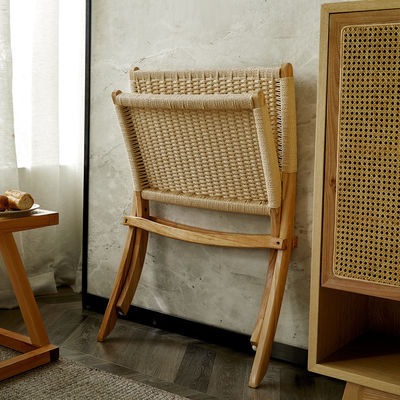 Houten patio buiten en woonkamer opvouwbare stoelen met natuurlijke rattan geweven vakmanschap