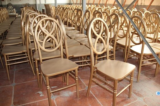 NO Gevouwen massief hout materiaal Stapelbare banketstoelen voor hotelmeubilair Ronde rug Chiavari Design