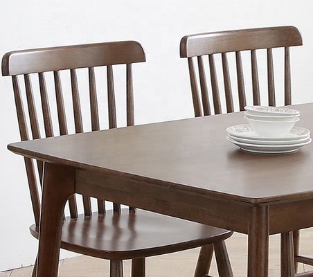 Aanpasbare tafel van massief hout voor professionele en stijlvolle eetkamer