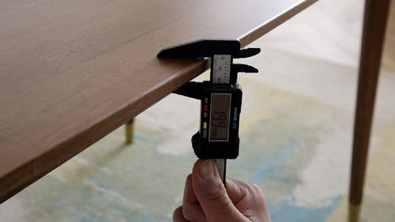 Aanpasbare tafel van massief hout voor professionele en stijlvolle eetkamer