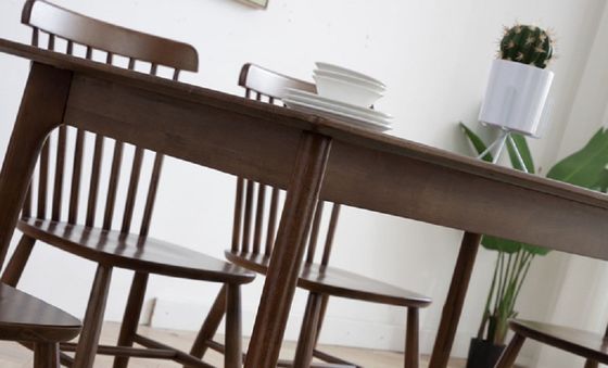 Aanpasbare tafel van massief hout voor professionele en stijlvolle eetkamer