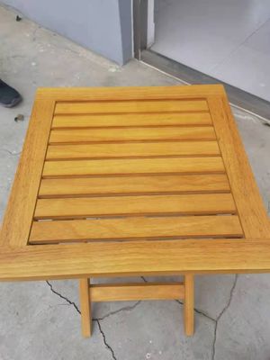 Modern ontwerp Kleine vouwbare tuin rubberen houten tafel voor patio Buiten koffie dranken Postverpakking Moderne stijl