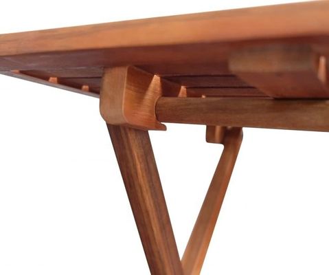 Kleine opvouwbare tuin tafel zijkant terras Buiten koffie thee dranken Teakhout picknicktafel