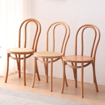 Natural Rattan Cushion Solid Wood Wedding Houten Stoel Moderne Op maat gemaakte banket Stackable Stoel voor commercieel meubilair