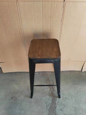 Antieke metalen barstoel krukken Houten hoge stoel voor bar tafel in keuken en eetkamer