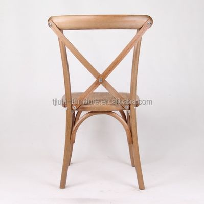 Moderne stijl D50*W42*H89CM Stapelbare massief hout X kruis rugstoel met rotan kussen voor buiten bruiloft receptie