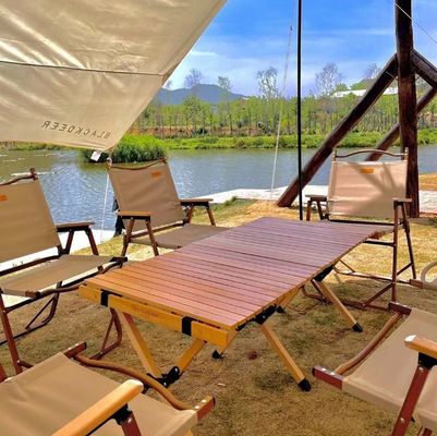 Natuurhout Eetkamermeubelen Moderne ontwerpen Opvouwbare set van massieve boerderij tafels en stoelen voor speciale evenementen