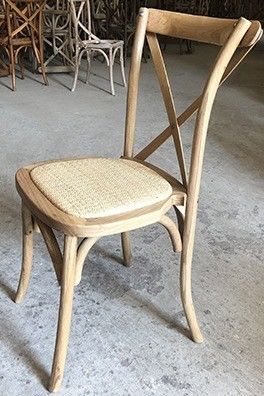 Moderne stijl Nitrolacquer Finish Solid Wood Stackable Eetstoel voor restaurant en bruiloft