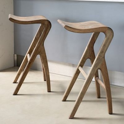 Gepersonaliseerde hoge barstoel van massief hout geschikt voor verschillende bar- of keuken instellingen