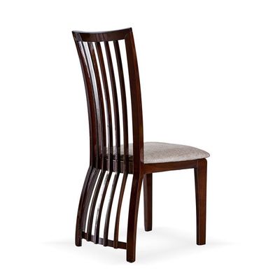 Eetkamermeubilair Hoogrugstoelen met houten frame en stoffen bekleding in Noordse stijl