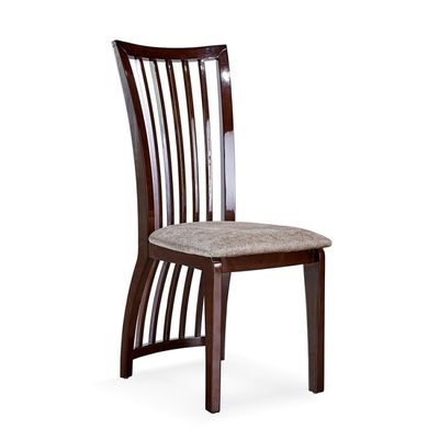 Eetkamermeubilair Hoogrugstoelen met houten frame en stoffen bekleding in Noordse stijl