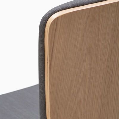 Moderne bruine houten hotel diner leisure stoel voor comfortabel en ontspannen eten