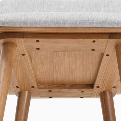 Moderne bruine houten hotel diner leisure stoel voor comfortabel en ontspannen eten