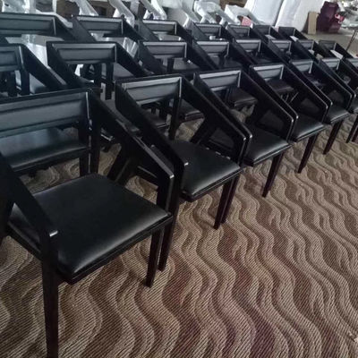Houten armstoel Restaurant Walnootkleur Eetkamer Massivhouten stoel voor specifiek in eetkamermeubilair