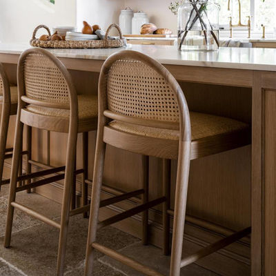Moderne eetkamermeubelen Barstoel van PU-leer van massief hout voor restaurantmeubelen