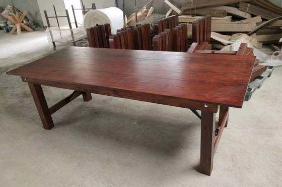 Postverpakking Y Houten opvouwbare tafel te huur bij bruiloften en feesten