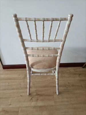 Home Meubelen Postverpakking Witte wassen Chiavari stoelen Houten bruiloft Hotel banket Stapelstoel met afneembare kussen