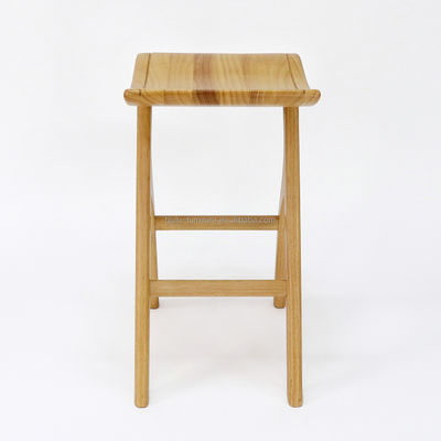 Op maat gemaakte ontwerpen Vintage barkruk van massief hout W35*D43.5*66.5CM voor hoge woonkamer Houten eetstoel