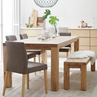Houten eettafel met modern ontwerp en milieuvriendelijke materialen