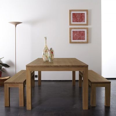 Houten eettafel met modern ontwerp en milieuvriendelijke materialen