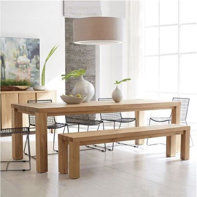 Houten eettafel met modern ontwerp en milieuvriendelijke materialen