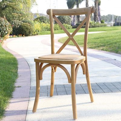 Vakantiefaciliteiten Stijl Ruim houten kruisrug trouwstoel voor vrijetijdsbesteding Stoelstijl