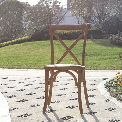 Vakantiefaciliteiten Stijl Ruim houten kruisrug trouwstoel voor vrijetijdsbesteding Stoelstijl