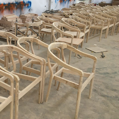 Nordic Hout Stapelbare Banketstoel Moderne ontwerpstijl W50*D52*H80 cm Stapelbaar massief hout voor bruiloften en banketten