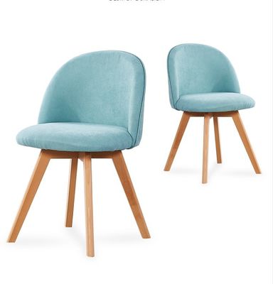 Moderne Nordieke eetkamerstoel met houten benen en gepoleerde stoel