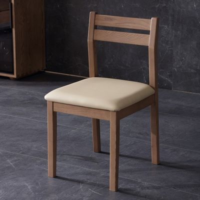 Woonkamermeubelen Stoelen van massief hout met kussen in modern klassiek design