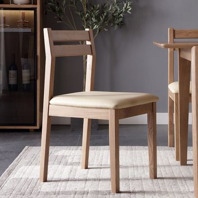 Woonkamermeubelen Stoelen van massief hout met kussen in modern klassiek design