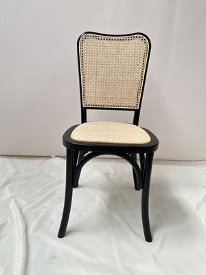 Moderne houten rotan achterste eetstoel voor klassieke en comfortabele zitplaatsen