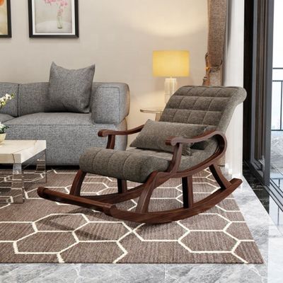 Houten schommelstoelen Verfraaien uw woonkamer met deze luie leunstoel en zijn comfortabele fluwelen stof