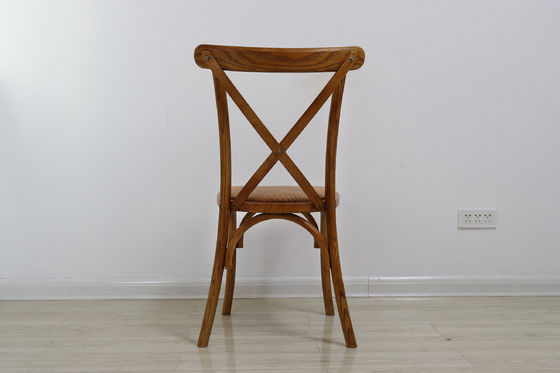 Postverpakking Houten X-kruisrugstoelen voor antiek ontwerp in restaurants en bruiloften