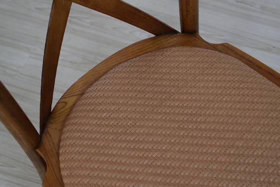 Postverpakking Houten X-kruisrugstoelen voor antiek ontwerp in restaurants en bruiloften