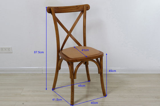 Postverpakking Houten X-kruisrugstoelen voor antiek ontwerp in restaurants en bruiloften