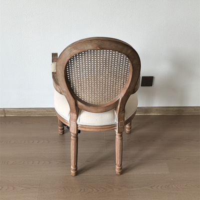 Moderne ontwerp stijl Nitrolacquer Afwerking Franse Vintage stijl Op maat gemaakt Hout Eetstof Louis Armrest Stoel voor Event