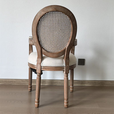 Moderne ontwerp stijl Nitrolacquer Afwerking Franse Vintage stijl Op maat gemaakt Hout Eetstof Louis Armrest Stoel voor Event