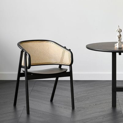 Ontwerp Hout Rattan Eetstoel riet Rattan Armstoel met 100KG gewichtslimiet en Postverpakking