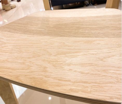 Eetstoel van massief hout voor junior restaurant