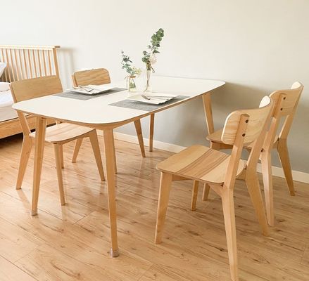 Eetstoel van massief hout voor junior restaurant