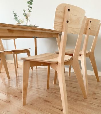 Eetstoel van massief hout voor junior restaurant