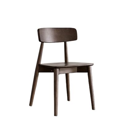 Klassieke Noorse stoelen van massief hout voor eetkamermeubilair