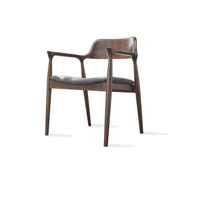 Goedkope en duurzame eetstoel van massief hout voor een klassieke eetbeleving