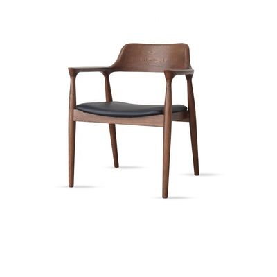 Goedkope en duurzame eetstoel van massief hout voor een klassieke eetbeleving