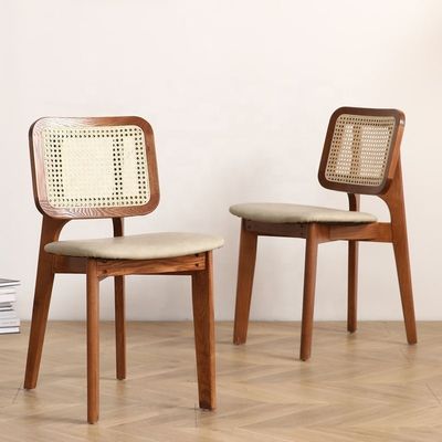 Creëer een luxe eetbeleving met Nordic Light Luxury Solid Wood Rattan Back Leather Chair