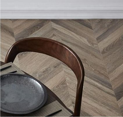 Moderne gebogen rugleuning van massief hout stapelbare leer gepoleerde eetstoel met gebogen rugleuning