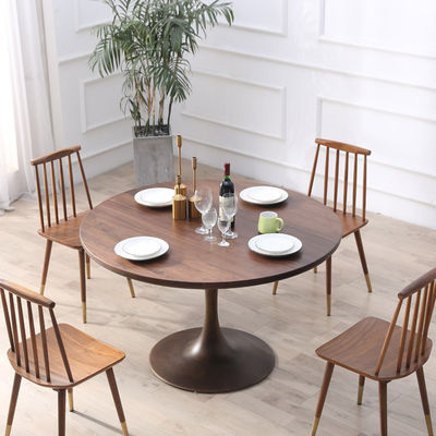 Handgemaakte houten bureau met modern ontwerp Klaargemaakte keukentafel en koffie tafel