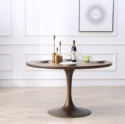 Handgemaakte houten bureau met modern ontwerp Klaargemaakte keukentafel en koffie tafel