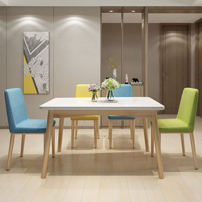 Moderne houten eettafel